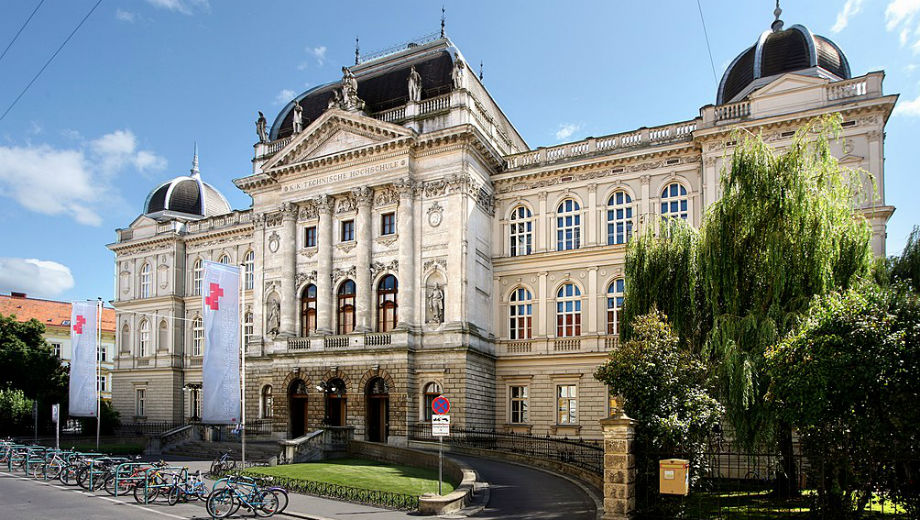 Technischen Universität Graz (Marion Schneider & Christoph Aistleitner CC by 2.0 https://commons.wikimedia.org/wiki/File:TU_Graz_2.jpg)