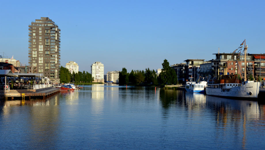 Sweden (Roger von Walden CC by 2.0 https://www.flickr.com/photos/roggadog/8989120225)