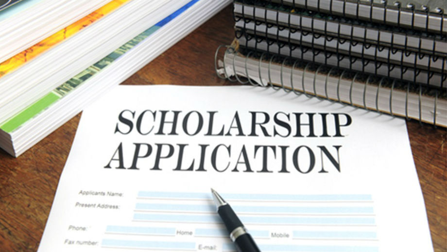 Scholarship (digitalralph CC by 2.0 https://www.flickr.com/photos/ralphpaglia/9281116354)