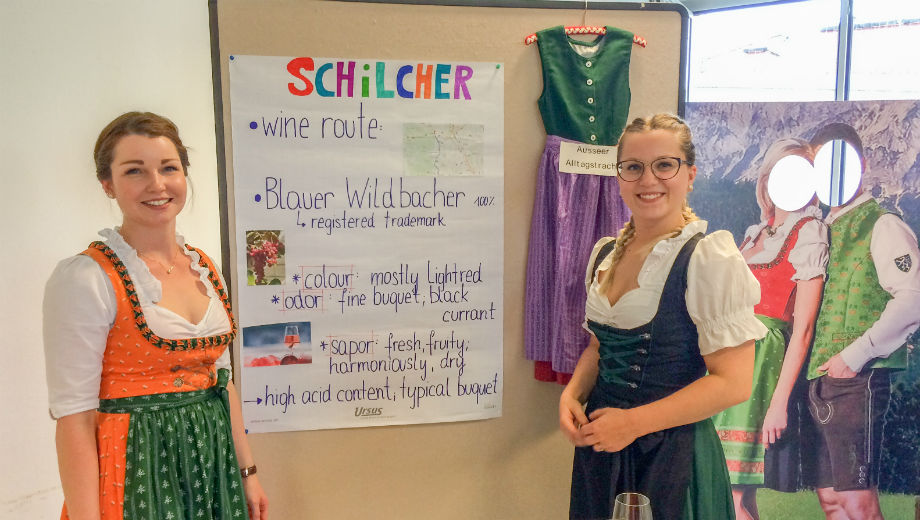 Austrian girls (Image CC BY-NC-SA 2.0 Martin Grössler https://www.flickr.com/photos/phsteiermark/26366154803)