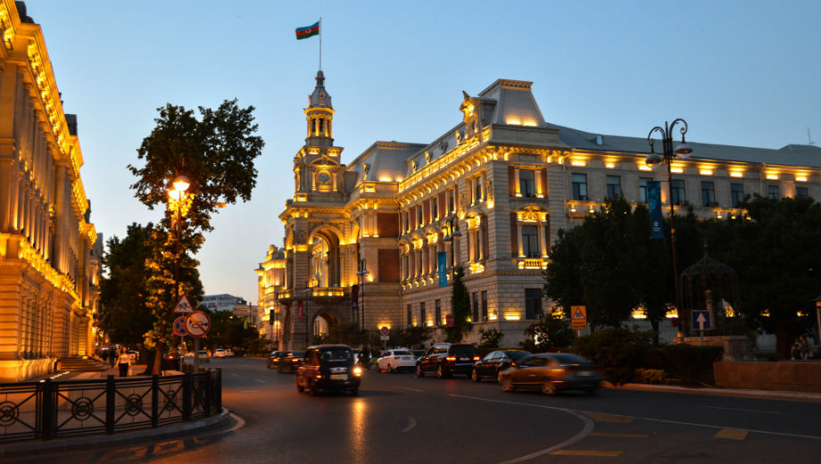 Baku (CC BY 2.0 by Francisco Anzola/https://www.flickr.com/photos/fran001/18611349705)