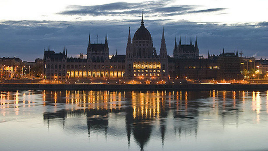 Budapest (CC BY-NC-SA 2.0 Robert Müller /https://www.flickr.com/photos/molinarius/1920230042)