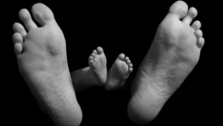 Generations (CC BY-SA 2.0 by Ray Dumas/https://www.flickr.com/photos/rtdphotography/2970121833)
