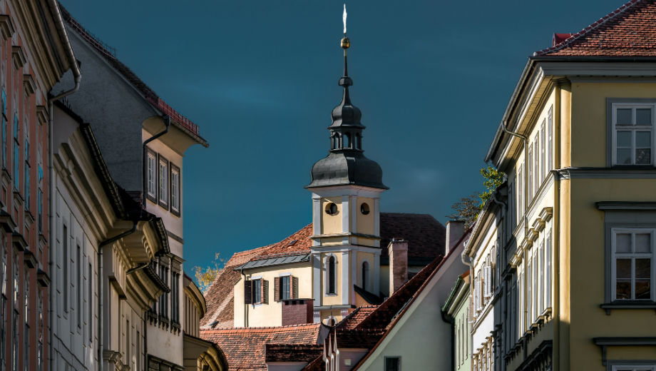 Graz (CC BY 2.0 by Bernd Thaller/https://www.flickr.com/photos/bernd_thaller/21880936574)