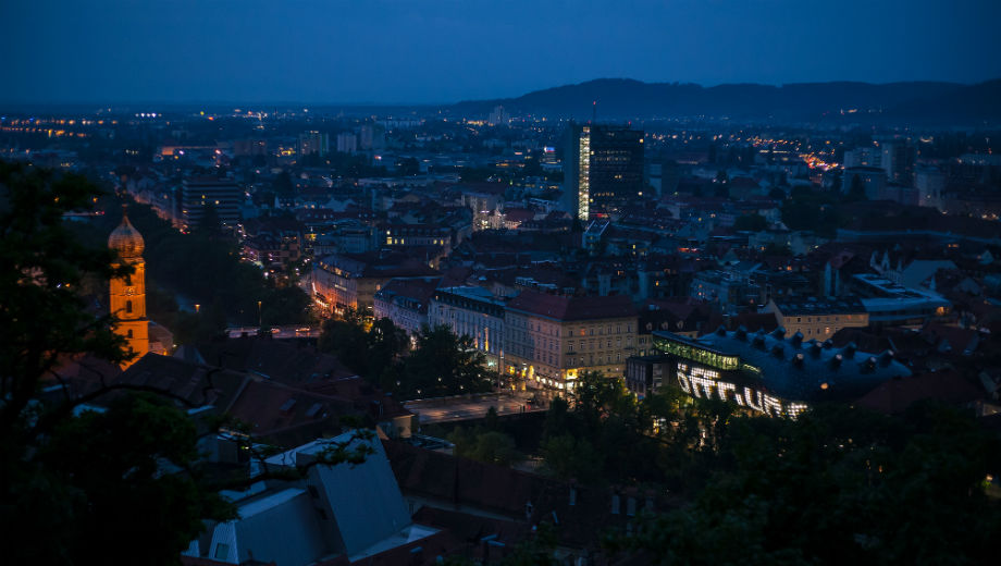 Graz (CC BY-SA 2.0 by ::Lenz/https://www.flickr.com/photos/lenzmoser/26728353533)
