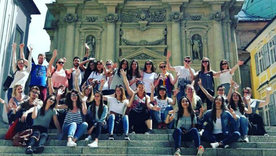 Group (CC by Christiana Petershofer )