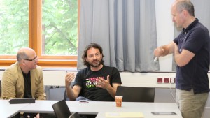 Dieter Langger und Heiko Vogl von der PHSt im Gespräch mit Hanspeter Erni (Foto Martin Grössler)
