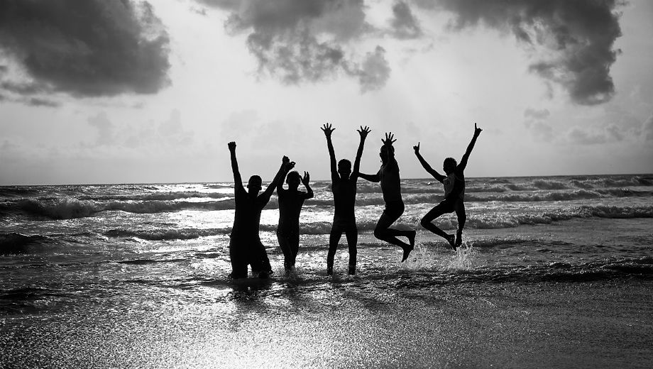 Joyful Group (CC BY 2.0 by Vinoth Chandar/https://www.flickr.com/photos/vinothchandar/14967475145)