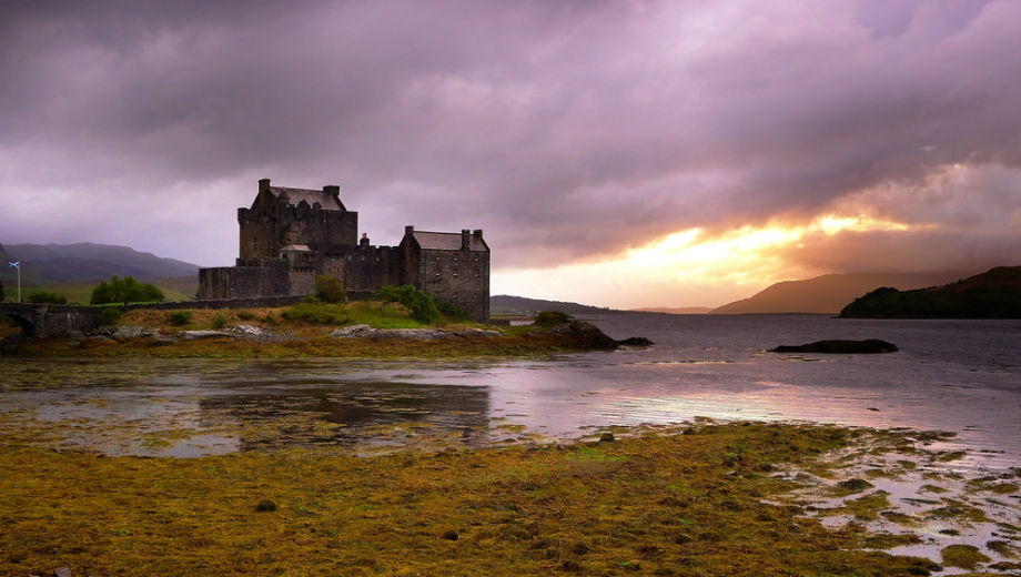 Scotland (CC BY 2.0 by Moyan Brenn/https://www.flickr.com/photos/aigle_dore/5246713243)
