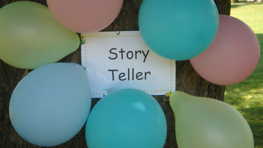 Storyteller (CC BY 2.0 by Nick Piggott/https://www.flickr.com/photos/nickpiggott/1388927470)