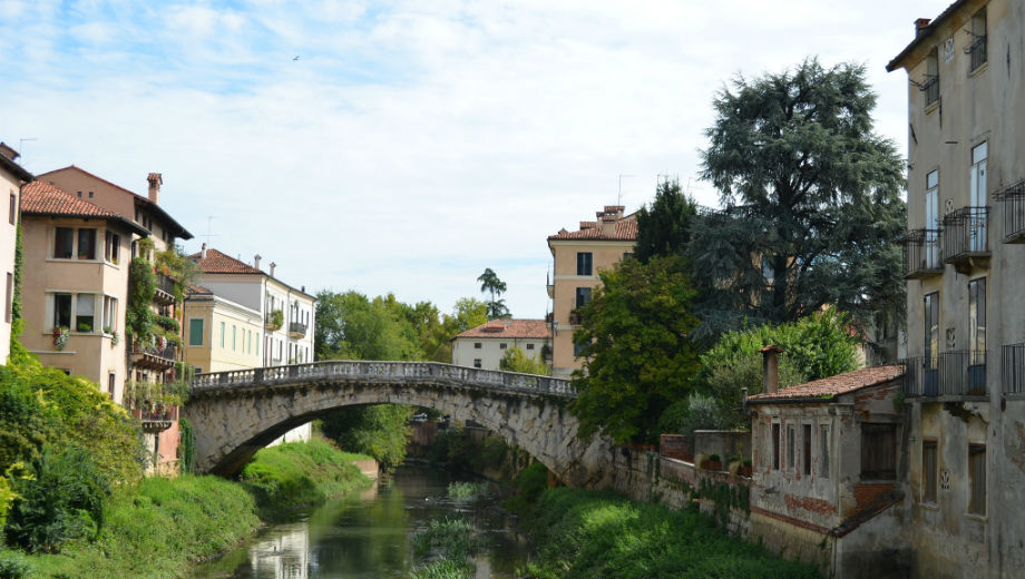 Vicenza (CC BY 2.0 by Pedro/https://www.flickr.com/photos/pedrocaetano/24938359991)