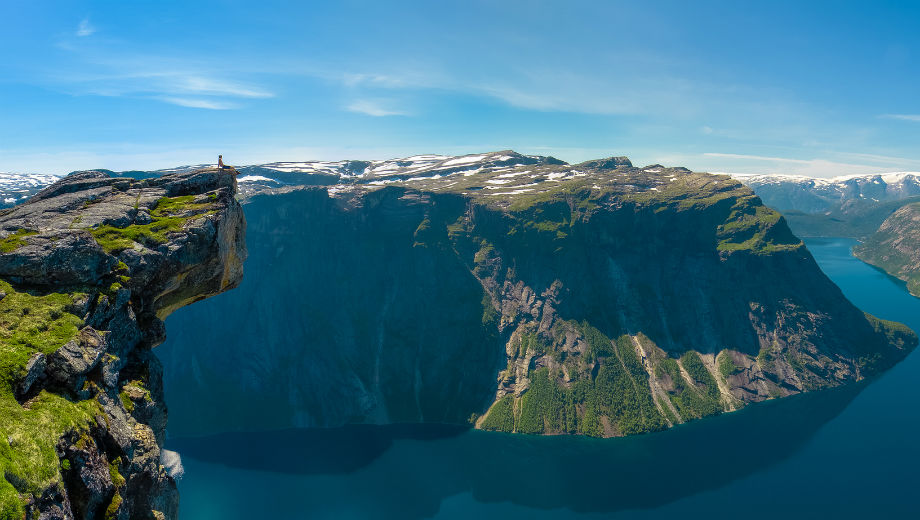 Norway (CC BY 2.0 by Havard/https://www.flickr.com/photos/havardf/11972382126)