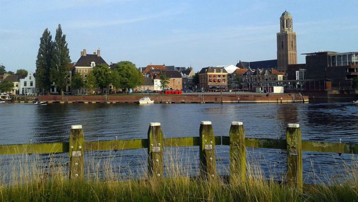 Zwolle (Nummer 12 CC by0 2.0 https://commons.wikimedia.org/wiki/File:Zicht_op_Zwolle_Centrum.jpg)